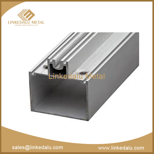 Aluminium extrusion for curtain wall