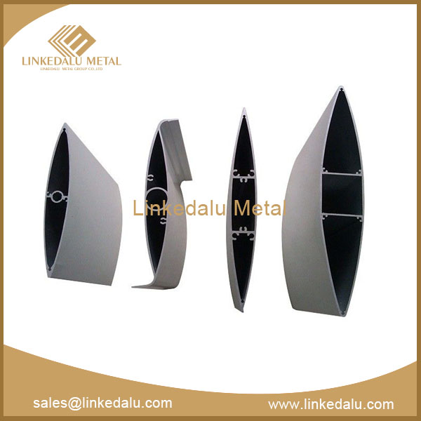 Aluminum curtain wall section