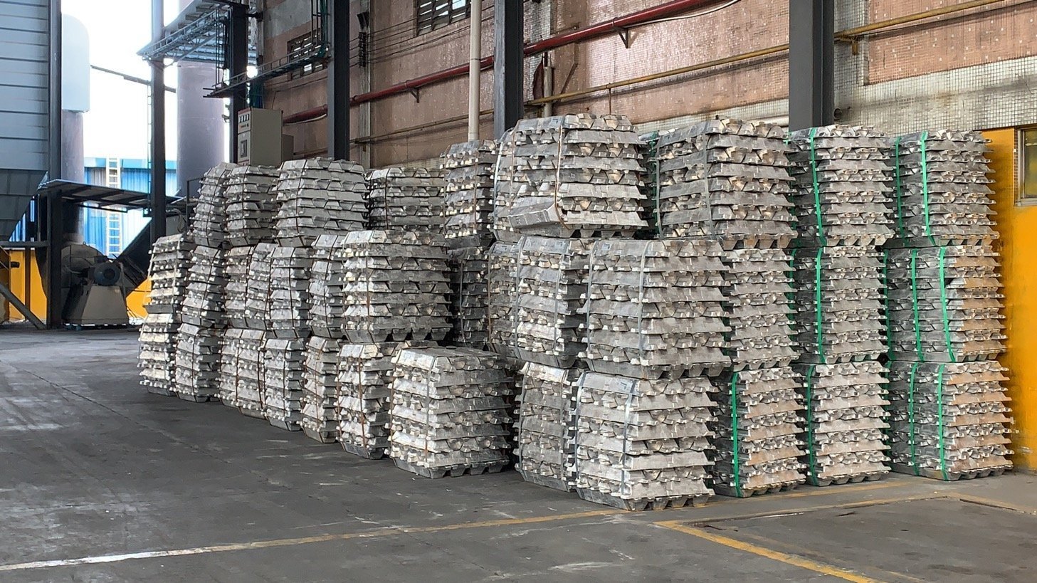 2026 Aluminum Storm: Navigating Geopolitical Turmoil and Record-High Costs — aluminum extrusion illustration